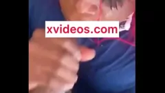 تشغيل تنتهي جلسة بي بي سي العميقة للحلق العميق بالوجه الكريمي على هواة خنثى من خشب الأبنوس المذهل