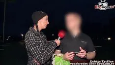 Abspielen Journalist macht Nachtpornofilme in der Öffentlichkeit