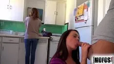 Odtwórz Klipy Xxx na pikniku ze studentem ssącym kutasa z kolana do kąpieli