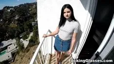 Reproduzir Violet uma morena gostosa com uma bunda legal faz sexo em uma villa de luxo