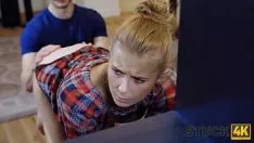Jouer Sur le dos, cette fille du village aime vraiment avoir des relations sexuelles anales