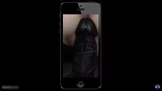 تشغيل يخترق صديقته مع دسار يعلق على بوسها الذي يبدو أنه يفعل ذلك