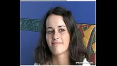 Reproduzir Ele só transa com ela sem camisinha em um casting de filmes adultos