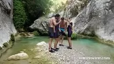 Abspielen Schlank und perfekt für schnellen Sex ist diese Asiatin mit Brüsten