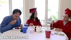 Abspielen Essen Sie mit dem Lehrer zu Abend, der ihm sagt, dass er sie ficken soll