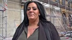 Abspielen Porno mit Brünette, die eine Baustelle besucht und seinen Schwanz ins Loch nimmt