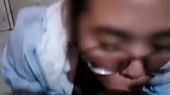 Oynat Curvy pinay Inaya, Bar Banyoda Bilinmeyen Noah ile her şeyi riske atıyor