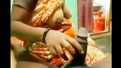 Oynat Outdoor Pornstar Blowjob ve Handjob'a Büyük Horoz Veriyor