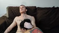 Oynat Busty dövmeli bebeğim bir seks makinesinde vahşi bir yolculuk zevk
