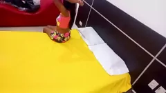 Reproduzir Começando em pornografia amadora! A festa do pijama com minha irmã de cabelos castanhos quente se transforma em um encontro inter-racial úmido. Ela não consegue o suficiente!