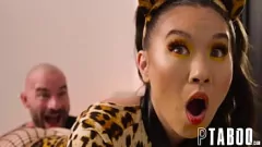 Redare Teen Treat: Petite Kimmy Kimm oferă o muie intensă și sex hardcore cu Charles Dera
