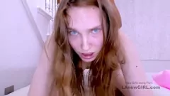 Afspelen Bekwaam jong model toont orale vaardigheden en neemt grote lul in anale casting