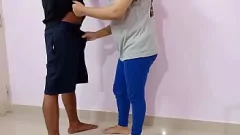 Afspelen Desi Indiase Bhabhi maakt Europese Darver wakker voor hete interraciale seks en creampie